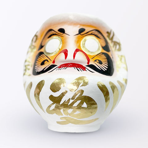 A 23-centimeter tall white Fuku-iri papier-mache daruma dolls, made by Imai Daruma Naya. All feature rotund bodies, decorative patterns for eyebrows and beards and gold body lines and kanji lettering.